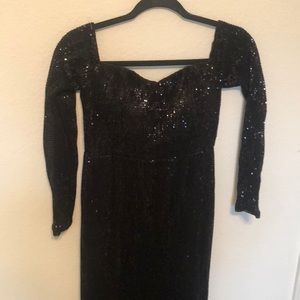 Floorlength black sequin dress